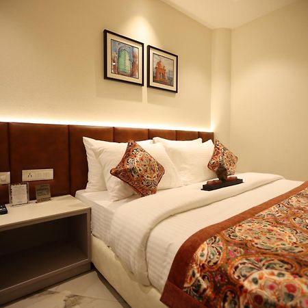 Hiraya Hotels Mohali Extérieur photo