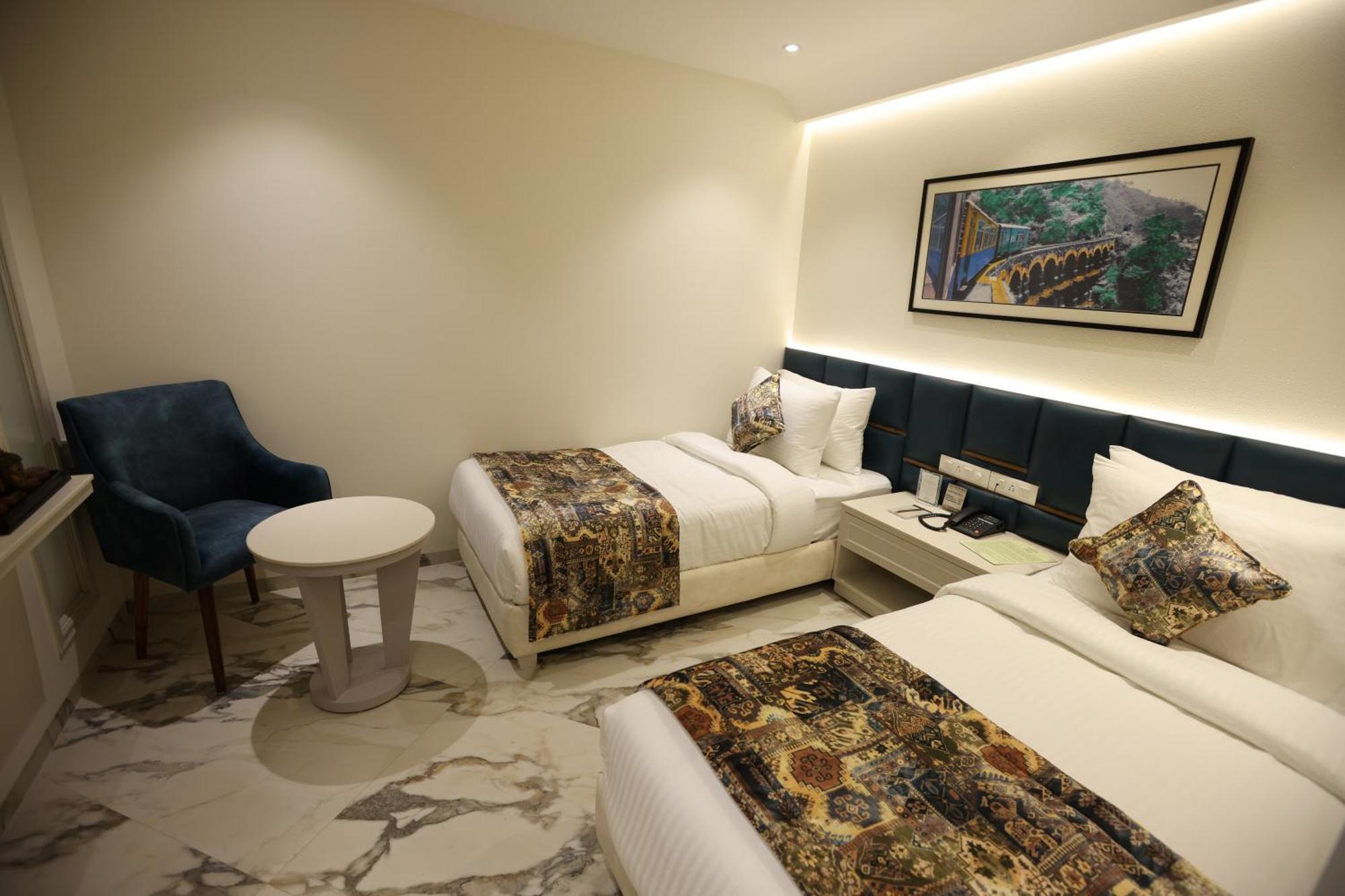 Hiraya Hotels Mohali Extérieur photo