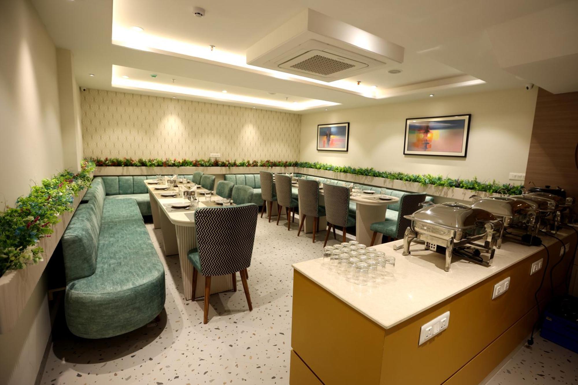Hiraya Hotels Mohali Extérieur photo