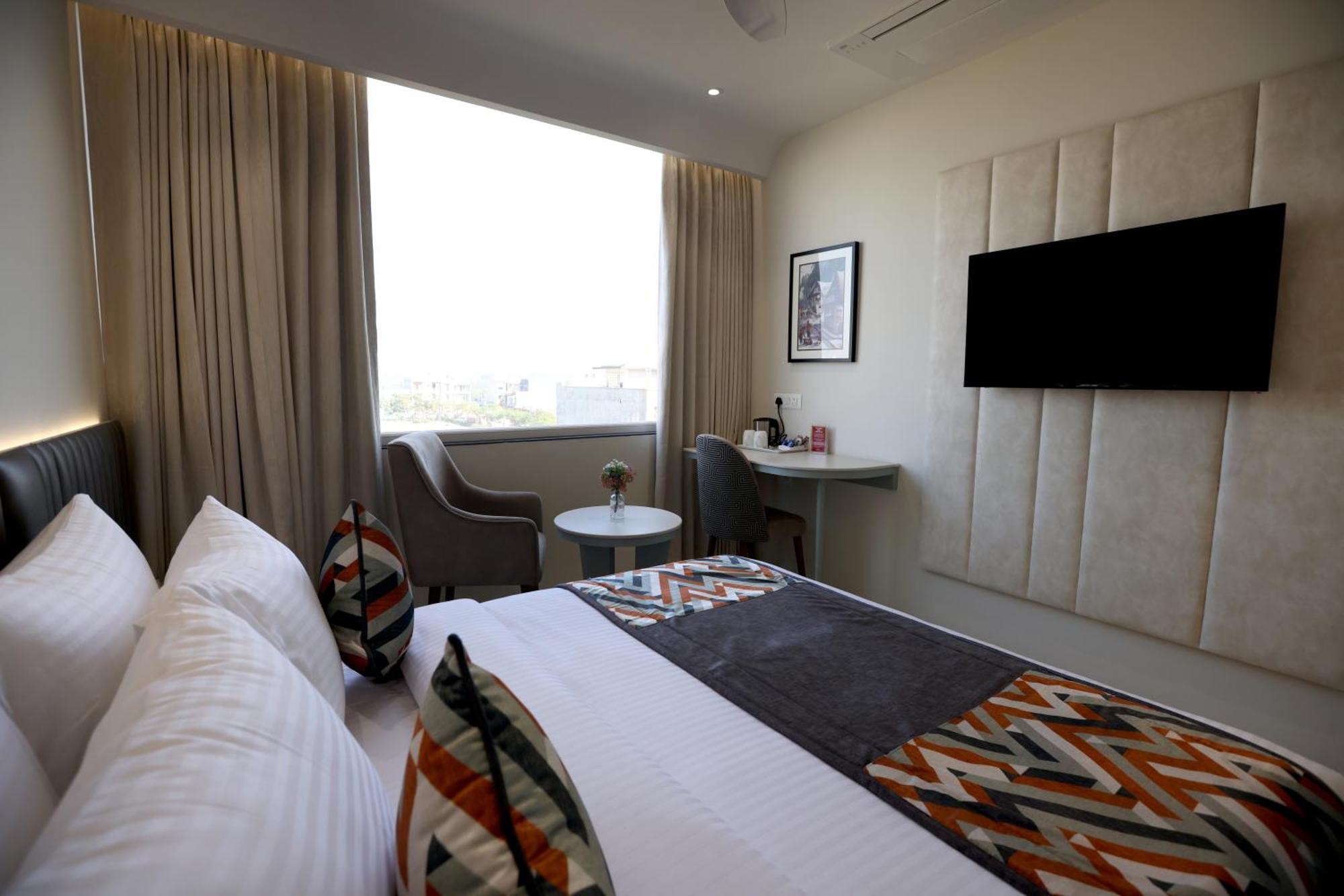 Hiraya Hotels Mohali Extérieur photo