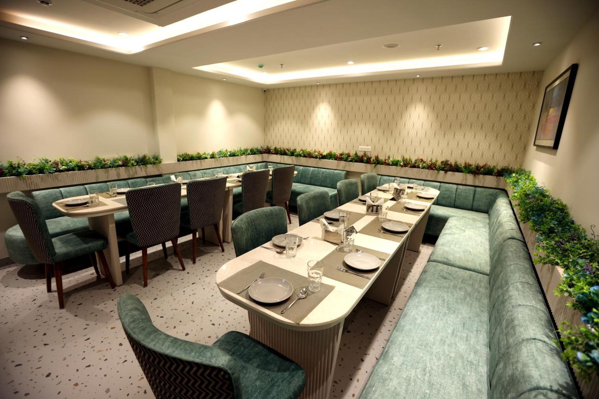 Hiraya Hotels Mohali Extérieur photo