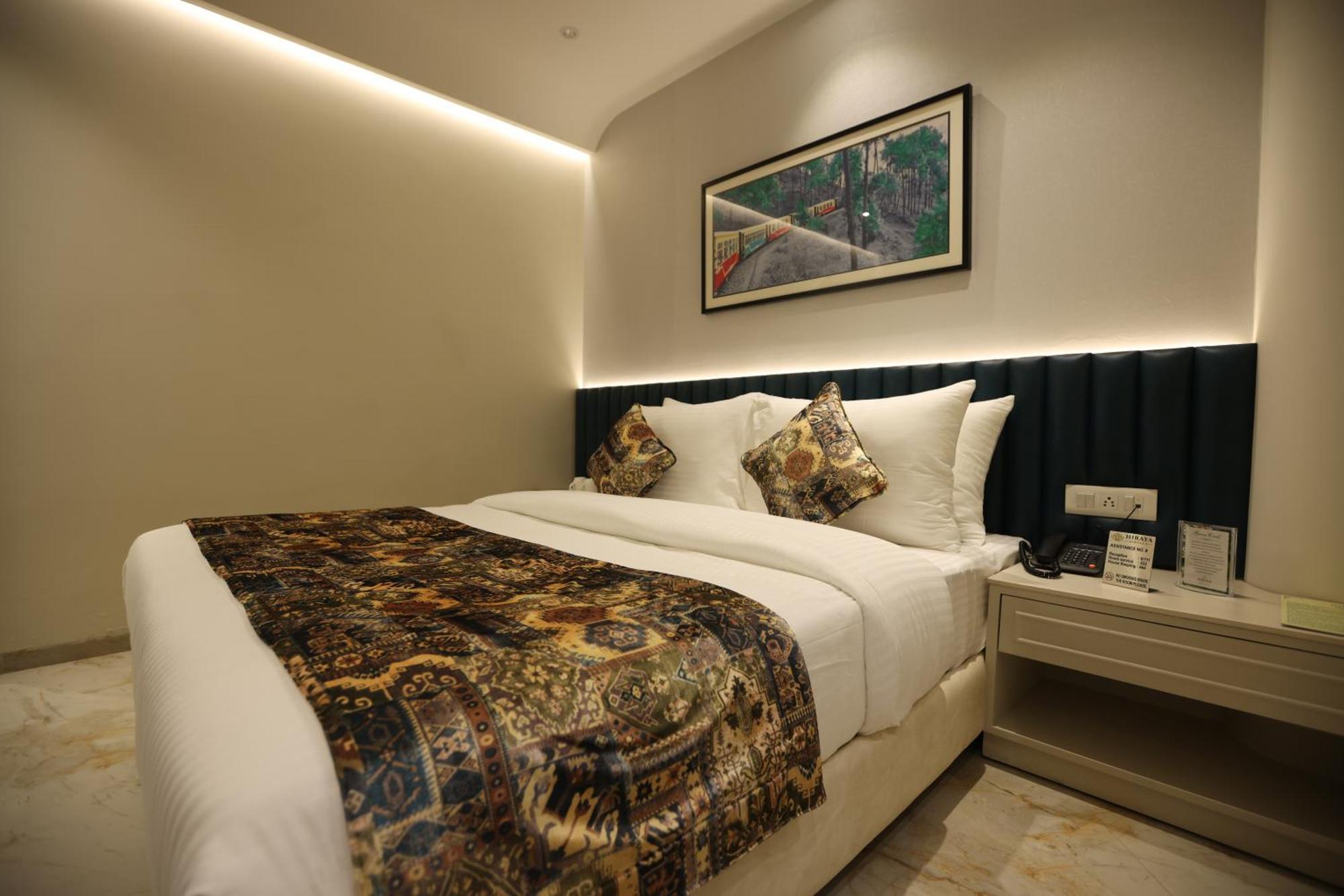 Hiraya Hotels Mohali Extérieur photo