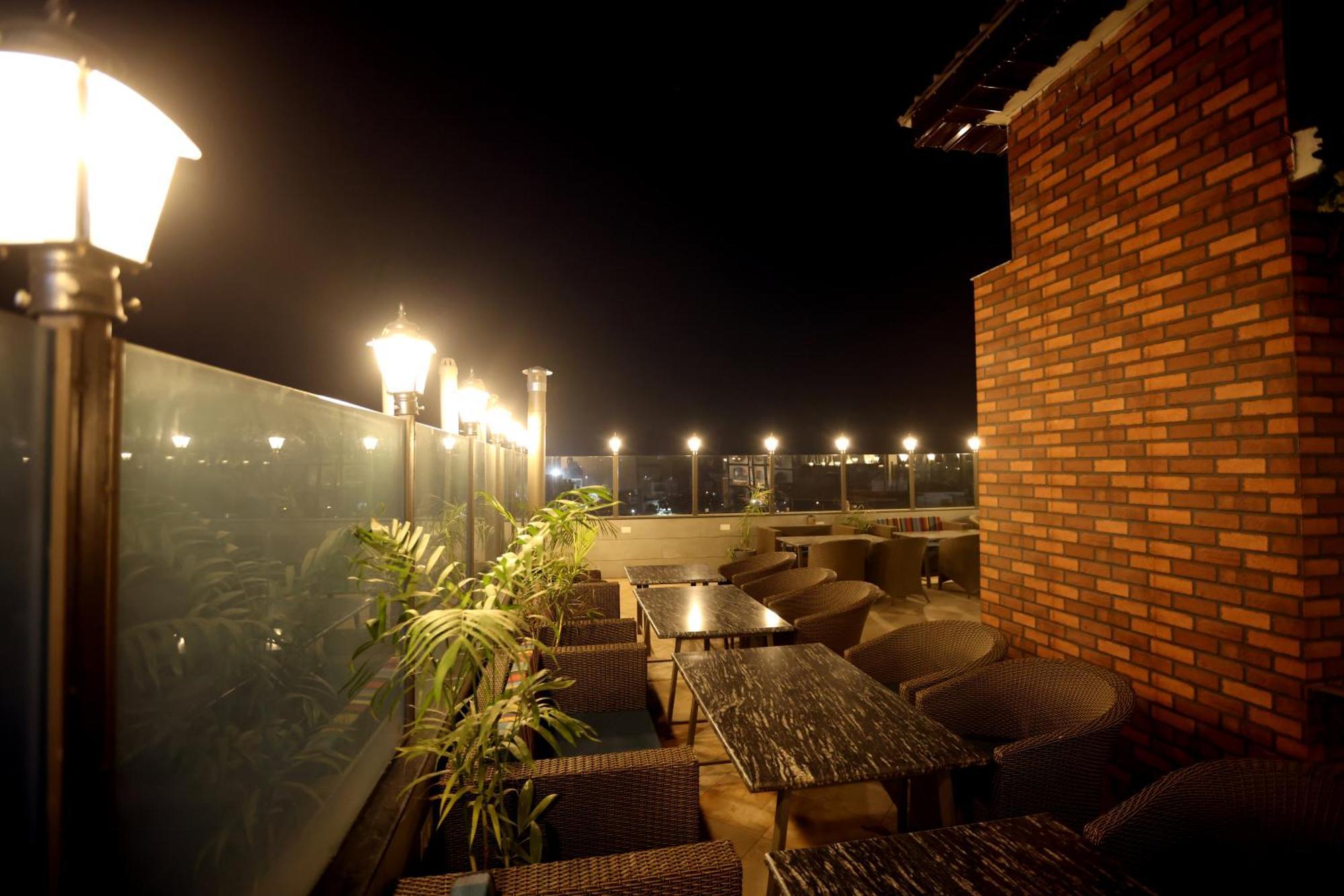 Hiraya Hotels Mohali Extérieur photo